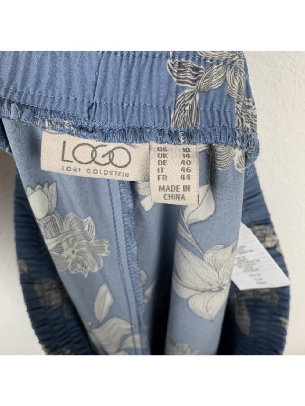 ✨3/$30 LOGO by Lori Goldstein 10 Blue Floral Print Gaucho Cropped Lounge Pants - Picture 5 of 6